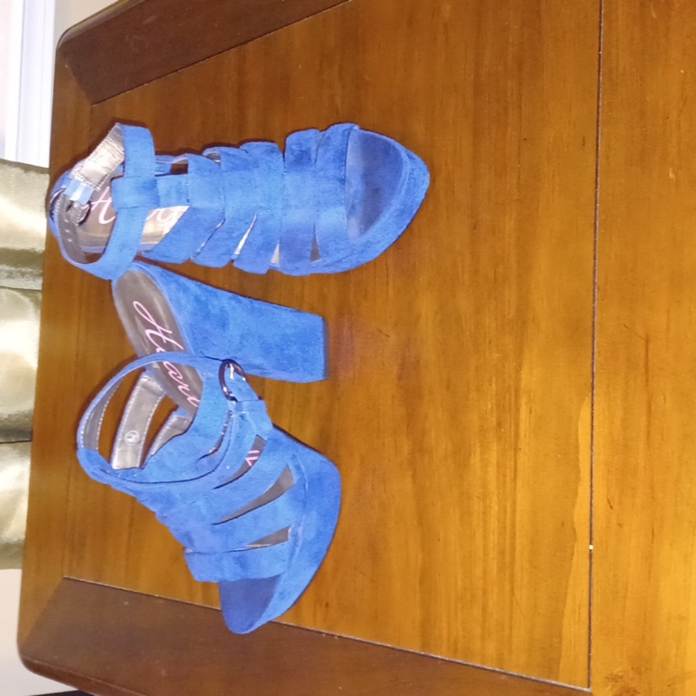 Shoes - Picture 4 of 5